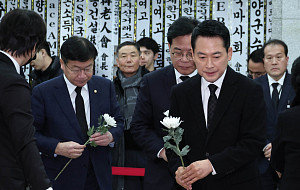 이해찬 전 총리 빈소 찾은 장동혁-송언석 국민의힘 지도부 [포토]