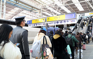 설 연휴 마지막, 서울역 귀경객 '북적' [포토로그]