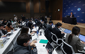 기자회견 하는 이창용 한은 총재 [포토]