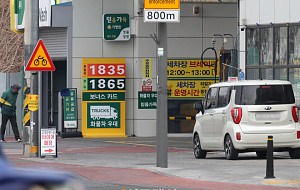 '기름값, 조금이라도 더 싼 곳으로'[포토]