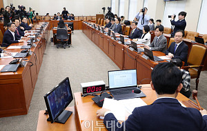 대미투자 특별법 특위 통과…12일 본회의로 [포토]