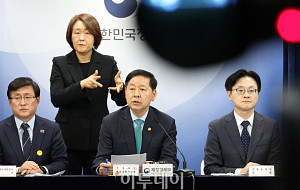 구윤철 부총리, 중동 전쟁에 따른 비상경제 대응방안 발표 [포토]