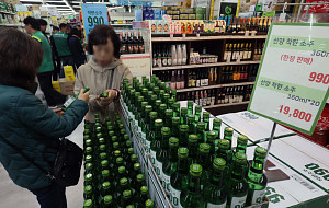 동네슈퍼 전용 '한병 990원' 소주 [포토로그]