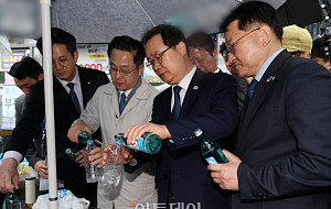 '연어 술 파티' 의혹…국조특위 수원지검 현장조사 [포토]