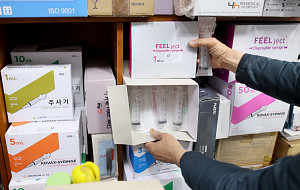 '불안감 차단' 정부, 주사기 매점매석 금지 [포토로그]