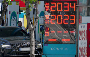 4차 최고가격제 시행 첫날, 경유가격 3년9개월만에 2000원대 진입 [포토로그]