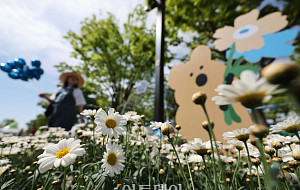 '꽃, 시간을 물들이다'... 2026 고양국제꽃박람회 첫 주말 [포토]