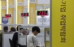 구직자들로 붐비는 KB굿잡 우수기업 취업박람회 [포토]