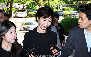 노소영 관장, 서울고법 출석…재산분할 소송 다시 법정으로  [포토]