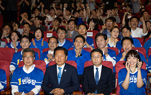 정청래-한병도, 출구조사 결과 표정 관리 [포토]