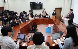 장동혁, 투표용지 부족 사태 관련 기자회견 [포토]