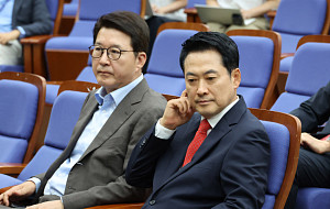 국민의힘 의원총회 참석한 장동혁 대표 [포토]