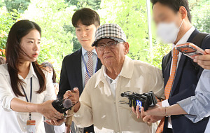 이만희 신천지 총회장, '정교유착 의혹' 영장실질심사 출석 [포토]