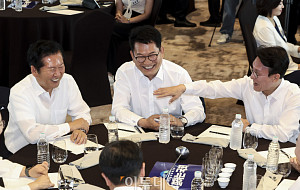 더불어민주당 워크숍, 차기 당권 주자 한 자리에 [포토]