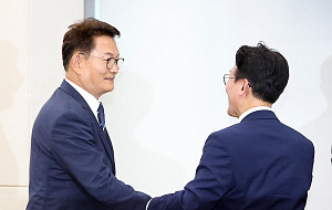 국회 국방위에서 만난 김민석-송영길 [포토]