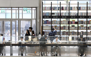 폭염 피해 별마당 도서관 찾은 시민들 [포토]