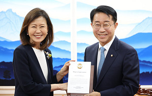 국회 방문한 美대사 미셸 스틸, 조정식 의장 예방 [포토]