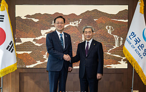 한국은행 찾은 이형일 부총리, 신현송 총재와 면담 [포토]