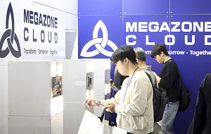 AI 페스타 26, 메가존클라우드 부스 둘러보는 참관객들 [포토]
