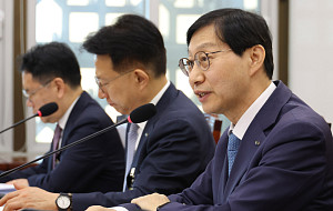 국감 질의 답변하는 김성주 국민연금공단 이사장 [포토]