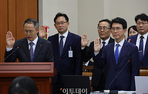 국감 질의 답변하는 황기연-박종원 [포토]