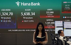 반도체 급등에 코스피 3%대 상승, 매수 사이드카 발동 [포토]