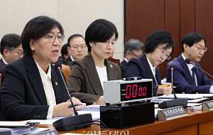 보건복지위 종합감사, 답변하는 정은경-김성주 [포토]