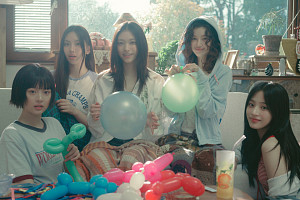뉴진스, 독보적 감성 담은 ‘Bubble Gum’ 뮤직비디오 공개