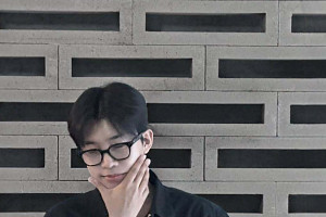 임영웅, '지성미 폭발' 남친짤 근황 공개