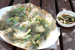 '한국기행' 양평 오일장 인기스타 할머니의 봄나물전