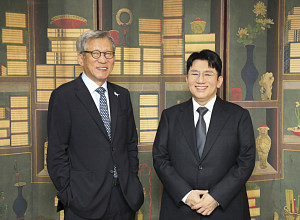 [스톡 브리핑] 하이브, 국립중앙박물관과 협업…'뮷즈' 글로벌 진출 지원