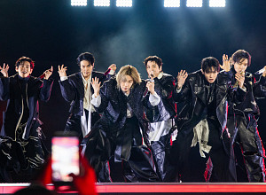 [비즈 리뷰] 방탄소년단(BTS), 10만 아미와 완성한 광화문 소우주