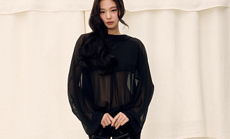 제니, 파격 언더붑 패션…시스루 드레스만 265만원