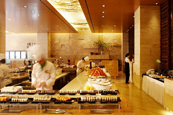 팔래스호텔 '더궁', 더위를 이길 보양식 특선 선보여