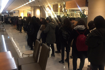 故 이순덕 할머니 빈소에 길게 늘어선 대학생 추모 행렬