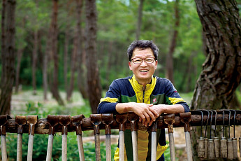 산나물 <b>주말농장</b> 세운 신왕준씨 “자연으로 출근, 인생이 달라지는 길입니다”