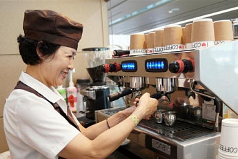 커피향 그윽한 人生2막… 삼성, 실버일자리 만들기 앞장