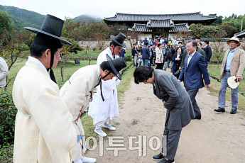 文 대통령, 안동 하회마을 찾아…TK지역 첫 방문
