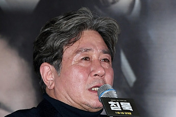 [BZ포토] 최민식, 영화 '침묵' 소주 한 잔 부르는 가을 영화