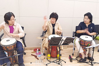 [취미가 직업으로] 퍼커션, 두드리고 흔들어 뇌세포를 깨워볼까!