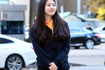 [BZ포토] 정찬비, '수줍어서 어쩔 줄 몰라'