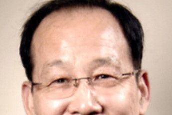 [정숭호의 키워드] ‘공글리시’ 폐지 논란 -경제력 없는 할아버지가 찾아낸 ‘고급 정보’