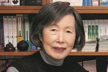 시집 ‘멀고 먼 길’ 쓴 김초혜 시인, ‘공초문학상’ 수상