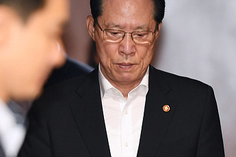 ‘허위서명 강요’ 의혹 송영무 전 국방부 장관, 공수처 조사서 혐의 부인