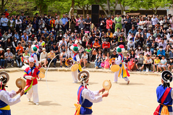 세계 속에 빛나는 한국전통문화의 미래