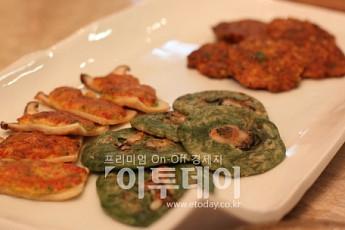 가족 모두 둘러앉아 전 부치면 정 붙어요