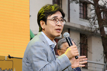 유시민 모친상…노무현 전 대통령 10주기 추도식 불참 