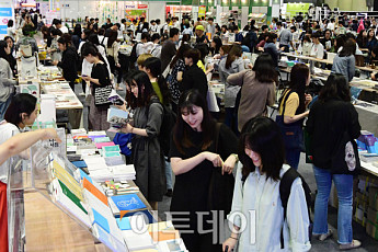 자아 성찰하고 미디어에서 답 찾기…2019년 출판시장 키워드는?