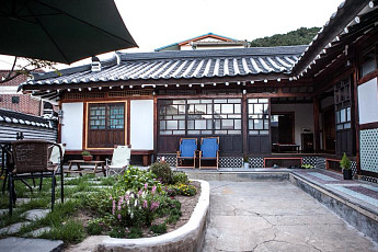 번역가 집에서 하룻밤 보내기…만추 맞이 '북스테이'