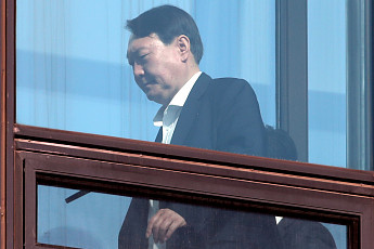 ‘윤석열 거취’ 거론한 여권…통합당 “제왕적 발상” 발끈